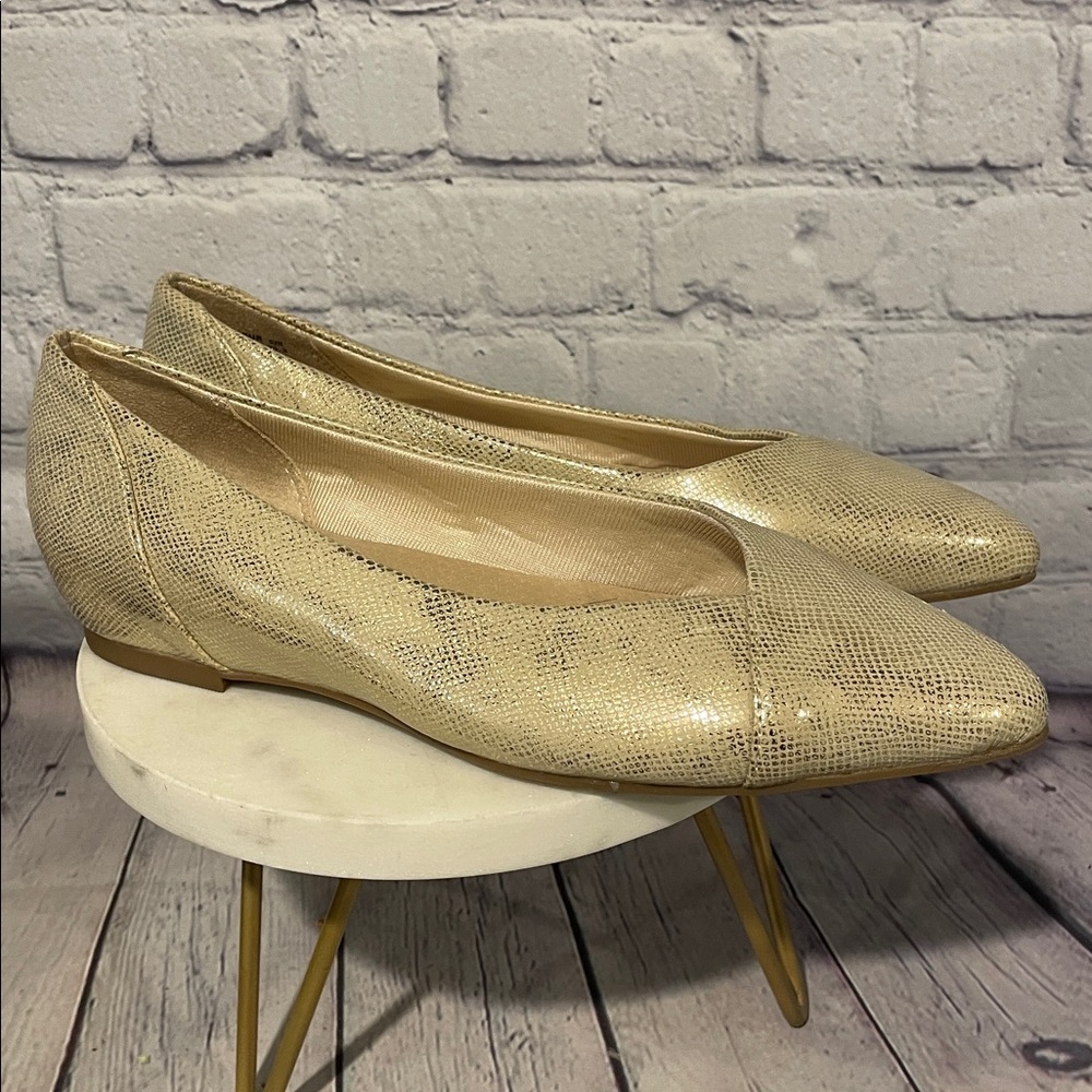 Life Stride Gold Pointe Toe Textured Flats NWOT Sz 6.5 - Picture 2 of 9